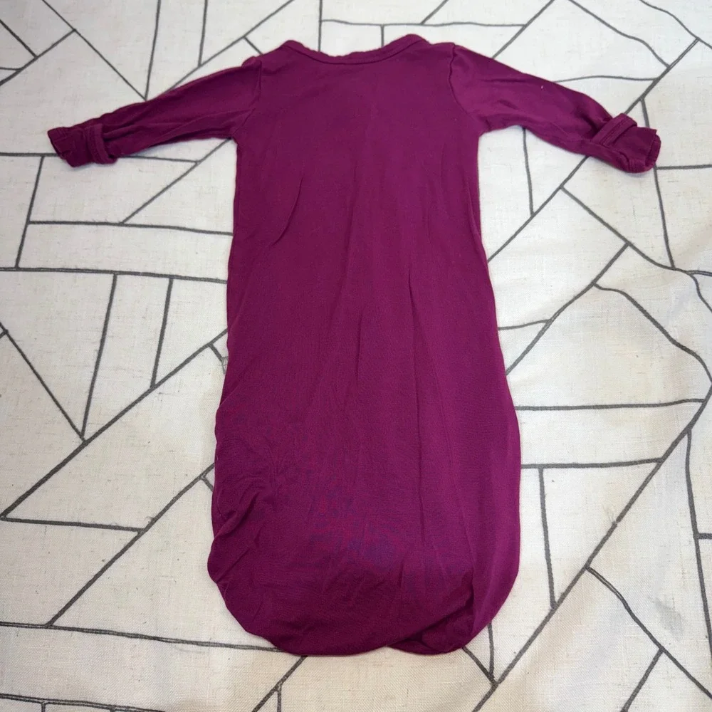 Kyte Baby Knotted Gown 0-3 Months Magenta‎ Bamboo Long Sleeve Snap Front Sleeper